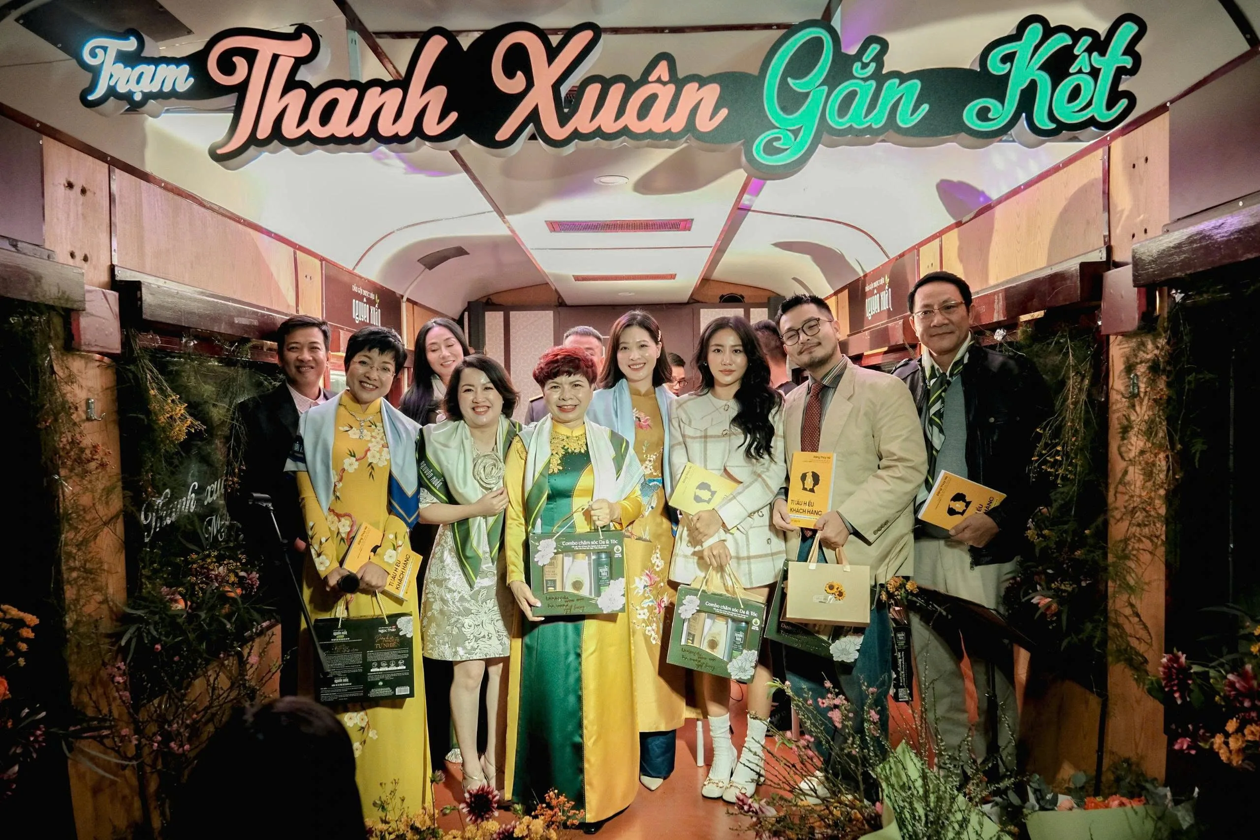 “Chuyến tàu thanh xuân mãi mãi” – Hành trình văn hóa gắn kết thế hệ và tôn vinh giá trị truyền thống