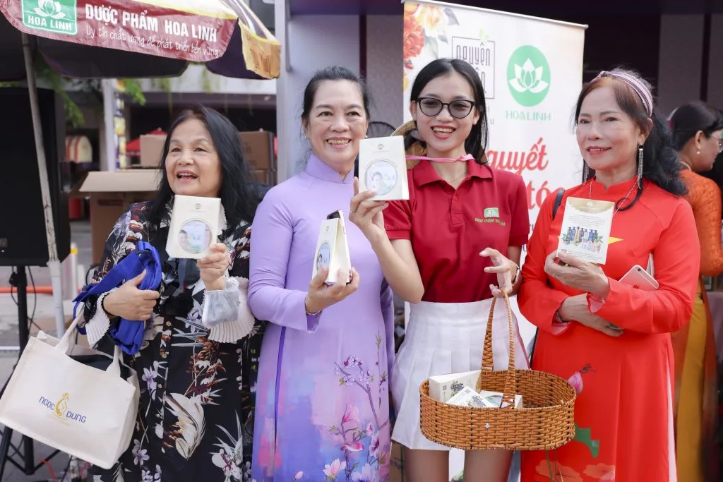 Ai đã góc”độ” cho góc xinh xẻo này của Nguyên Xuân ở sự kiện Lễ hội áo dài 2025? Ve chứ ai…