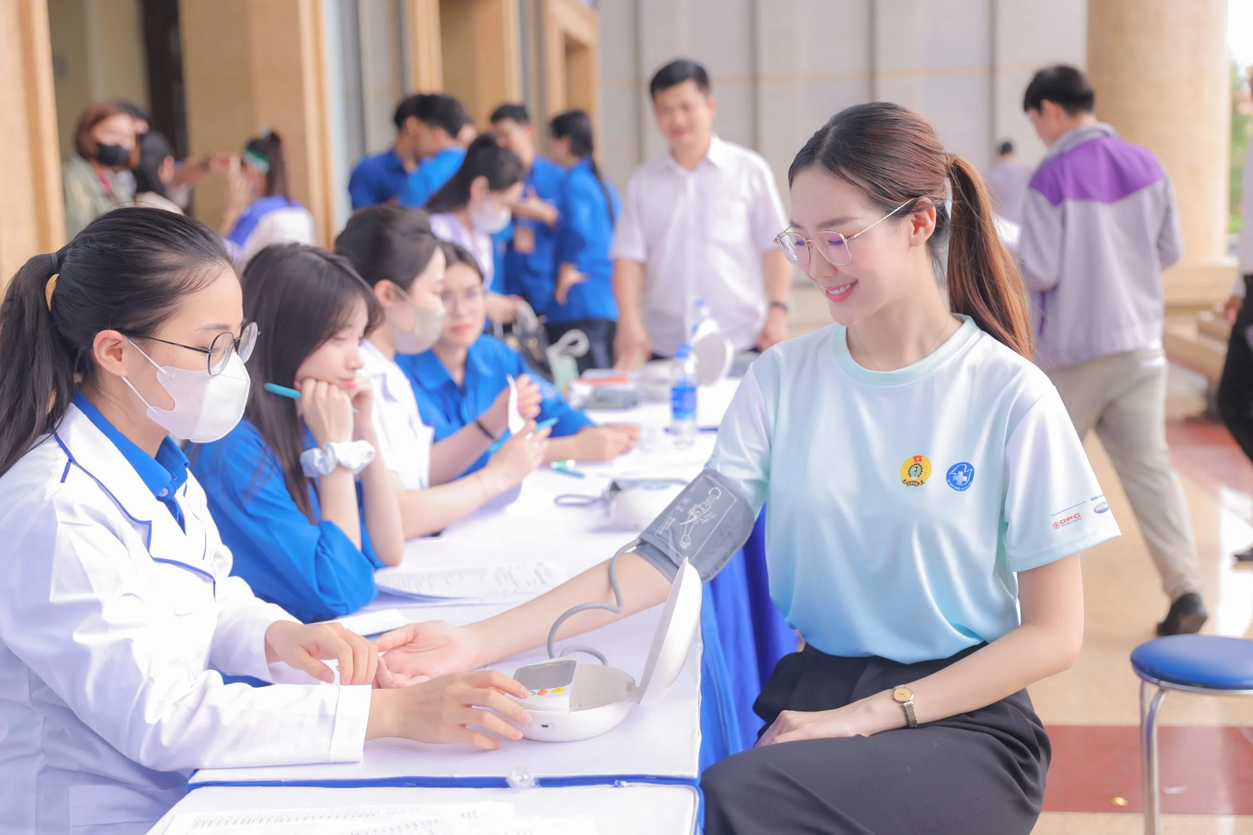 Hoa hậu Bảo Ngọc, ca sĩ Trung Quân lan toả năng lượng tích cực tại Ngày hội Trao sức khoẻ công nhân – Vì một Việt Nam khoẻ mạnh