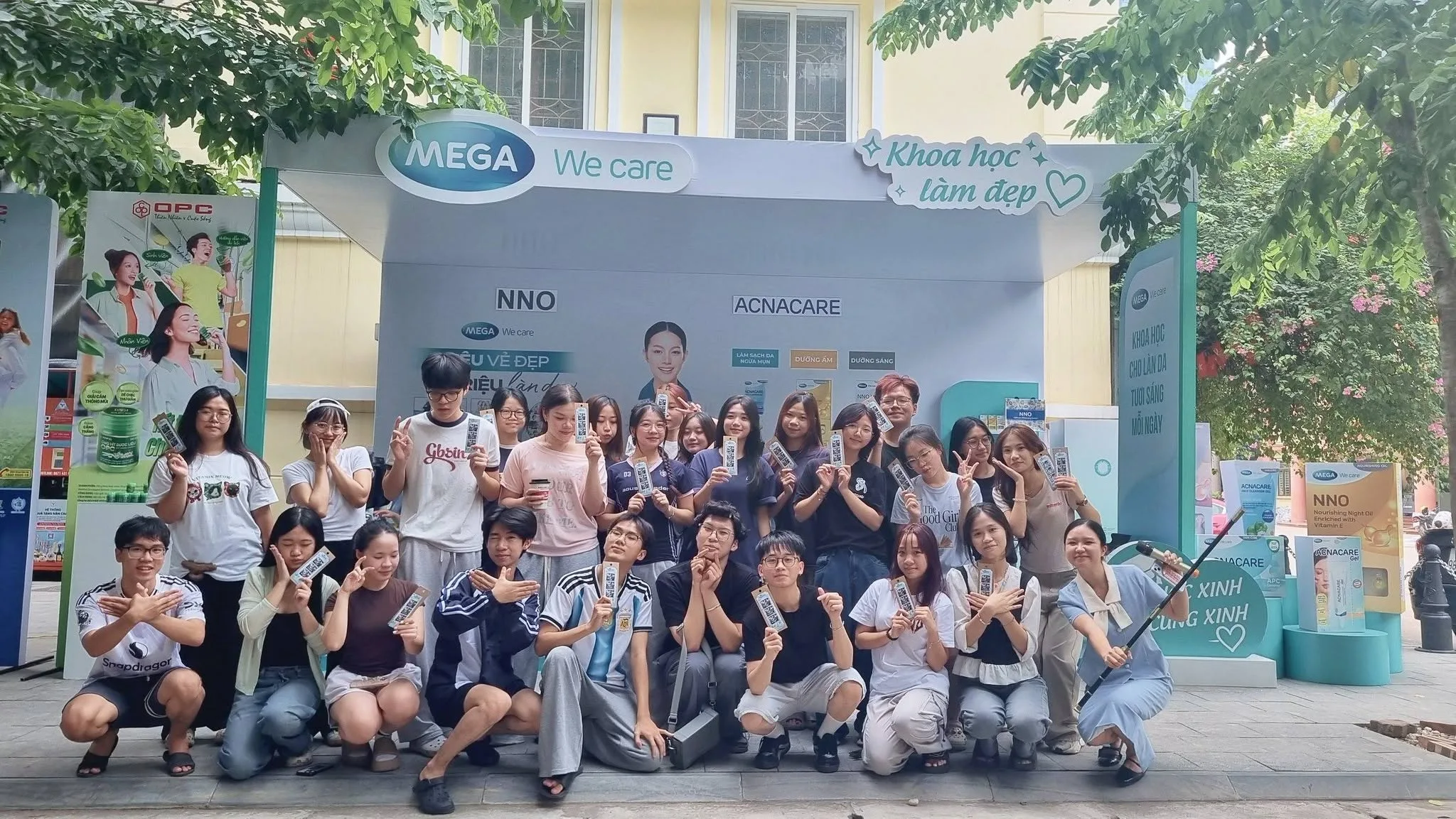 Unitour “Triệu vẻ đẹp, triệu làn da” mang trải nghiệm chăm sóc da đến với sinh viên Nhân văn