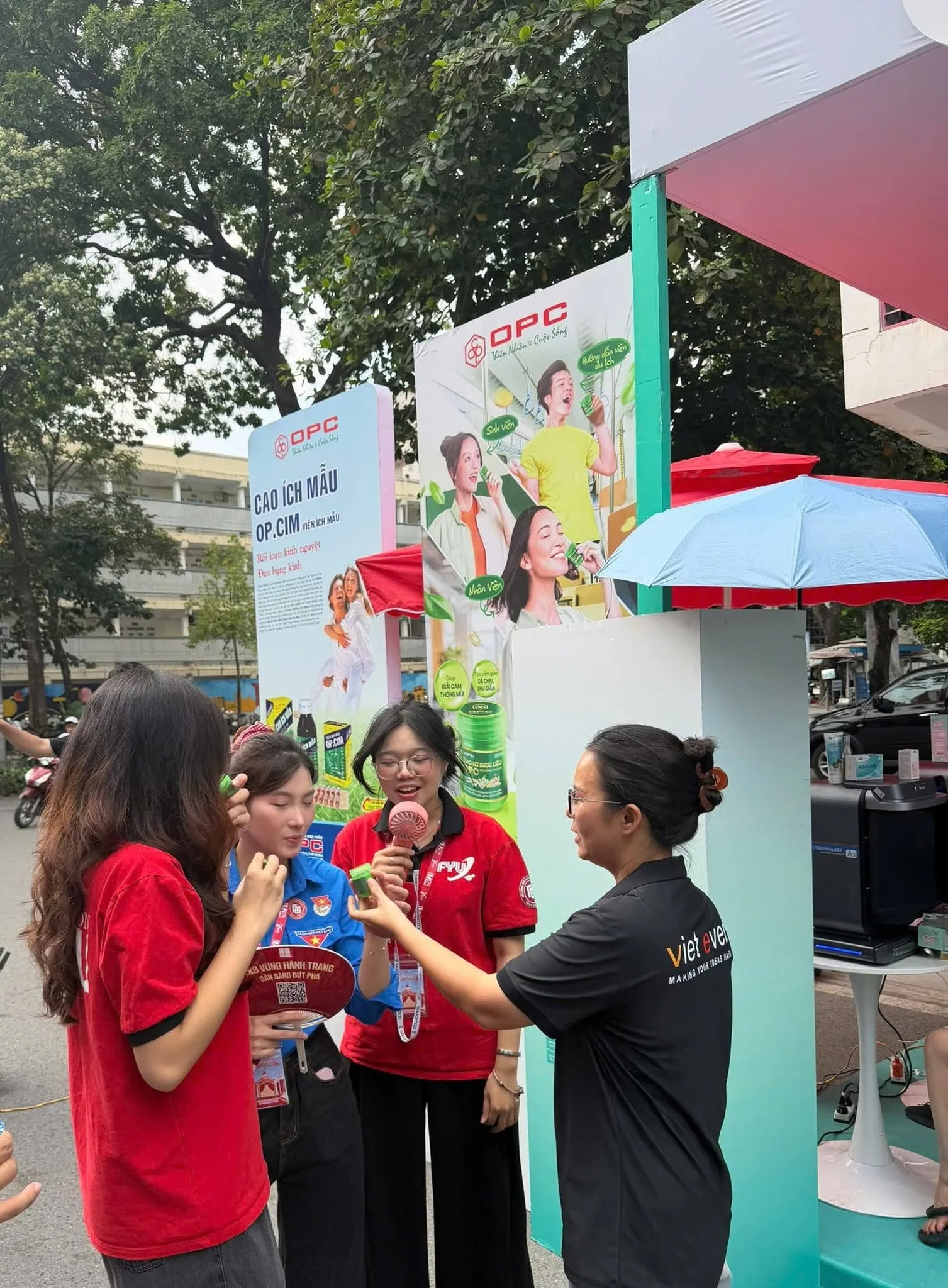 Unitour xin chào FTU: "Triệu vẻ đẹp, triệu làn da" day 1, day 2 đều rực rỡ 2