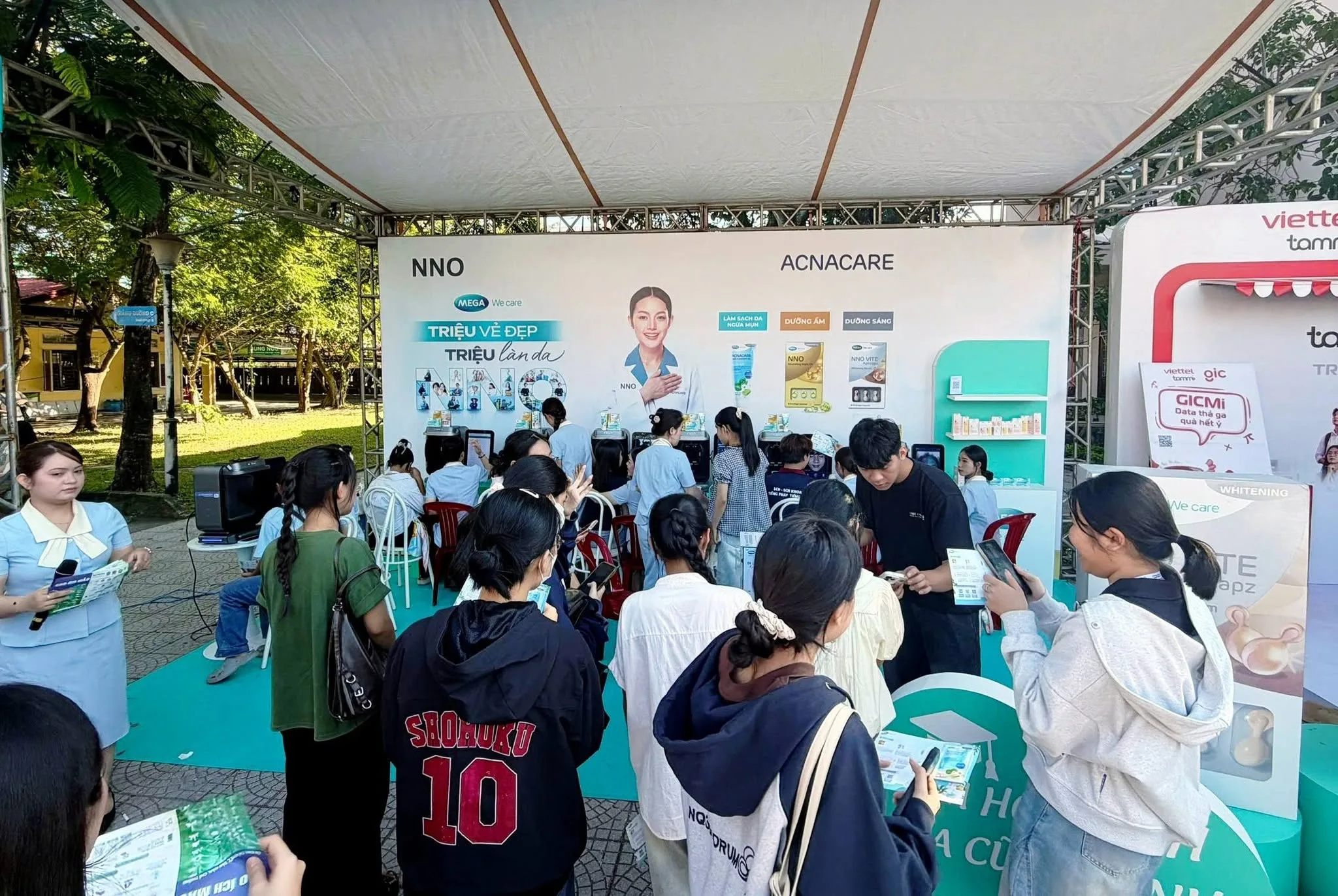 Vừa hay đúng lúc: Uintour chào Tân SV - Chào Đại học Ngoại Ngữ - Đại học Huế