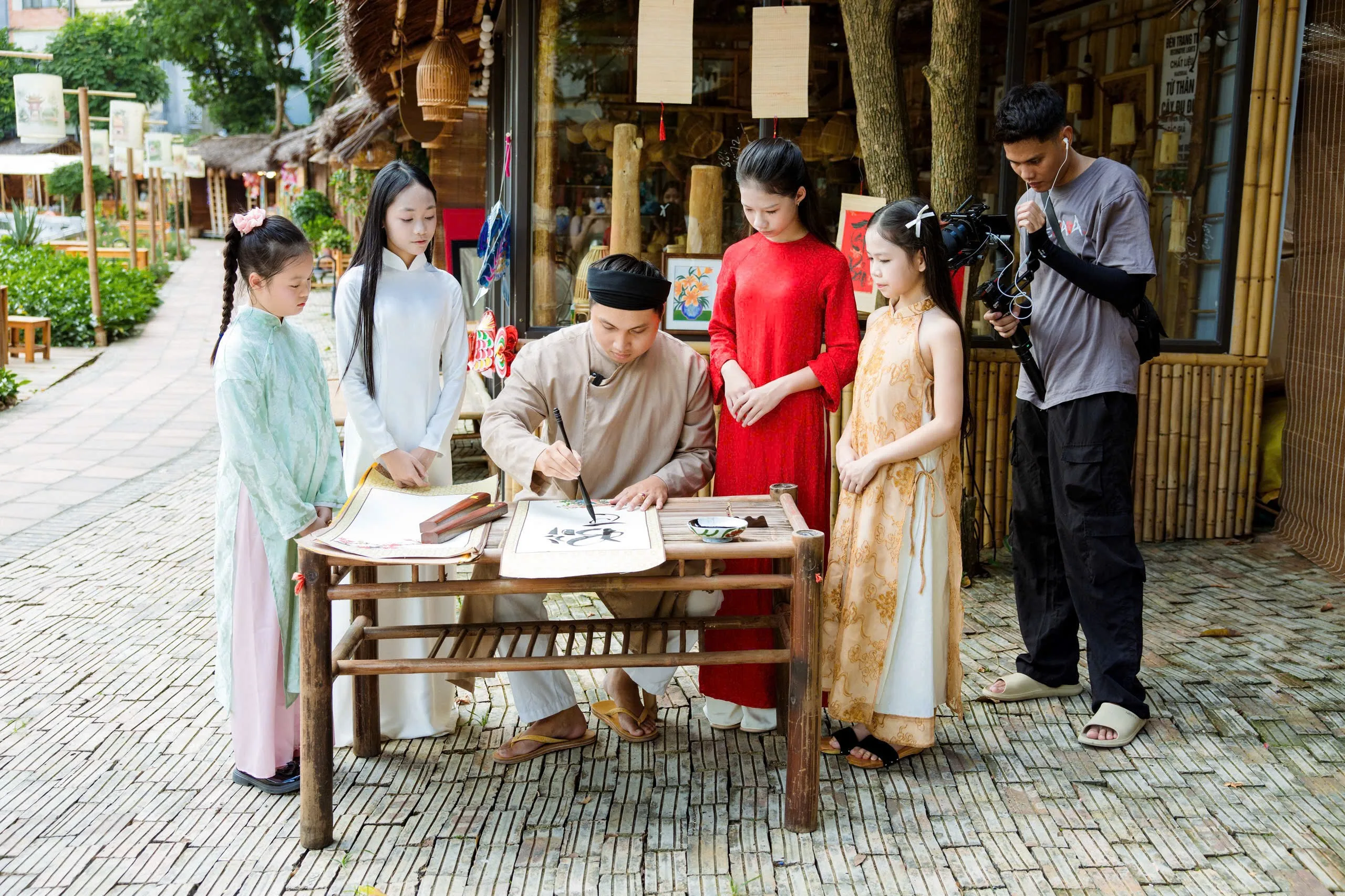 Theo chân ekip Nét đẹp dân gian đi chơi Văn Miếu - Quốc Tử Giám