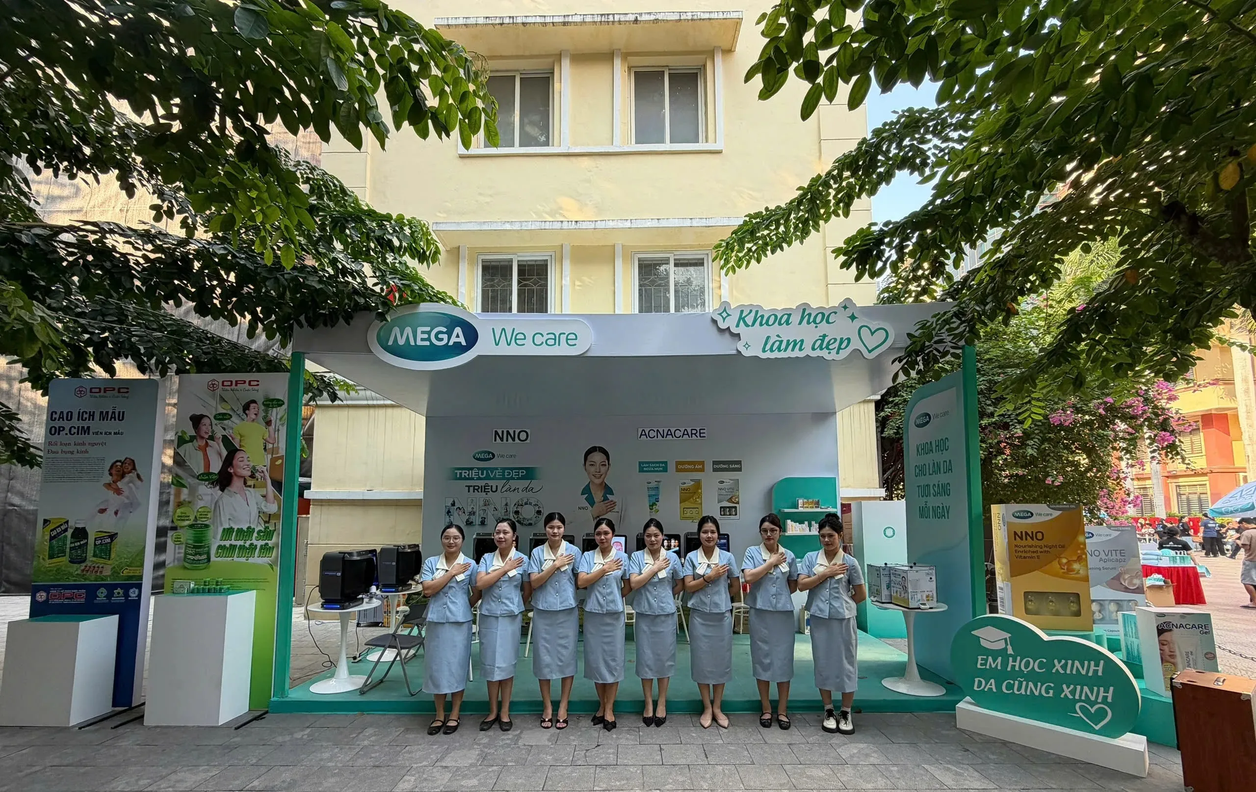 Unitour “Triệu vẻ đẹp, triệu làn da” mang trải nghiệm chăm sóc da đến với sinh viên Nhân văn
